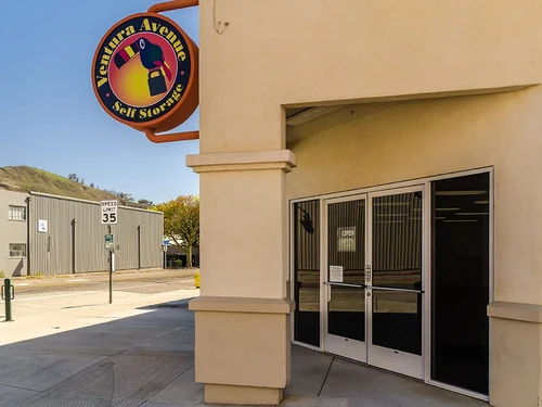Ventura Avenue Self Storage storage facility exterior view